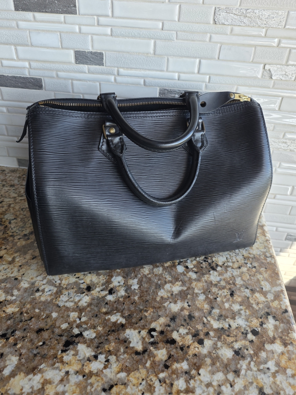 Louis Vuitton EPI in Black ~ Vintage LV Lovers Where You At? 9.5(W) 12.5 (L) - Picture 4 of 16